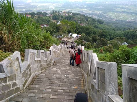 Menikmati Keindahan Wisata Janjang Sajuta yang Spektakuler